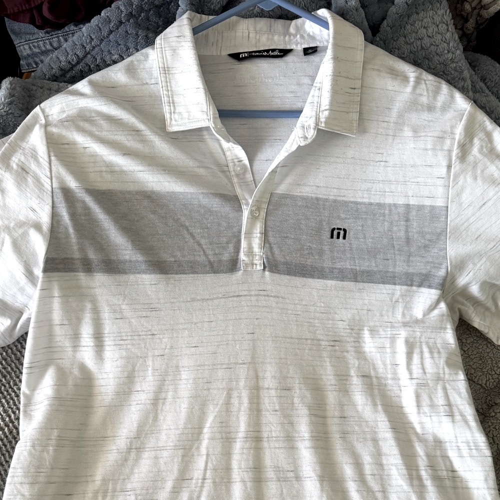 TRAVIS MATHEW White and Gray Polo Shirt with Textured Fabric